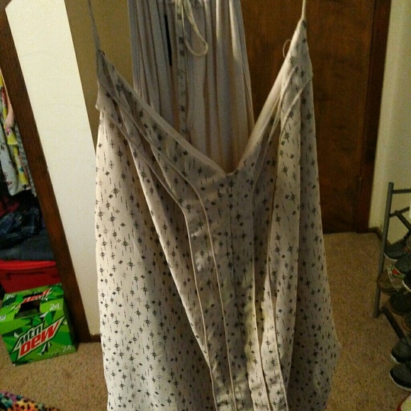 White classy tank - Picture 3 of 3